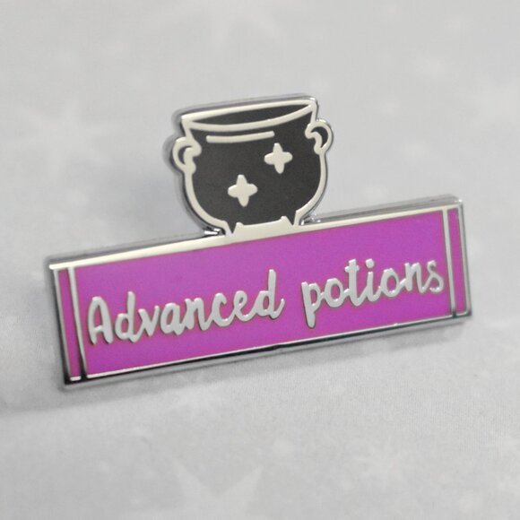 Silver Advanced Potions Badge Lapel Pin - Picture 1 of 1